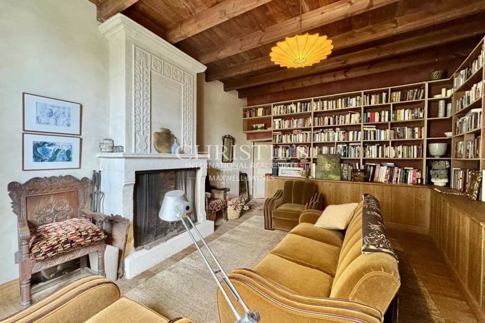 Image No.18-6 Bed House for sale