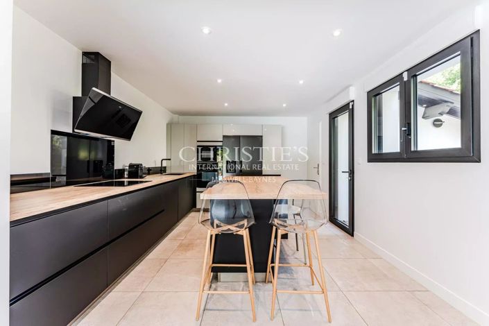 Image No.3-4 Bed House for sale