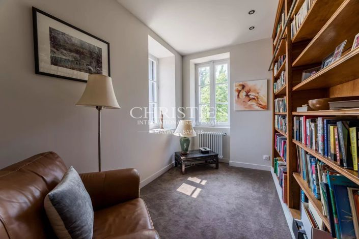 Image No.17-5 Bed House for sale