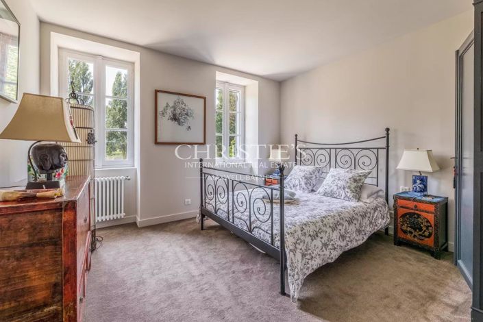 Image No.18-5 Bed House for sale