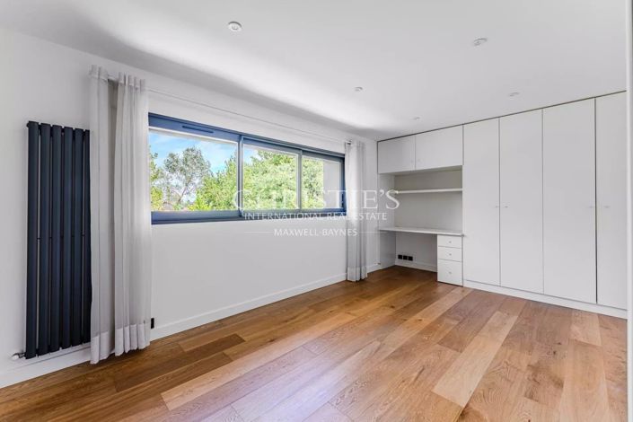 Image No.16-5 Bed House for sale