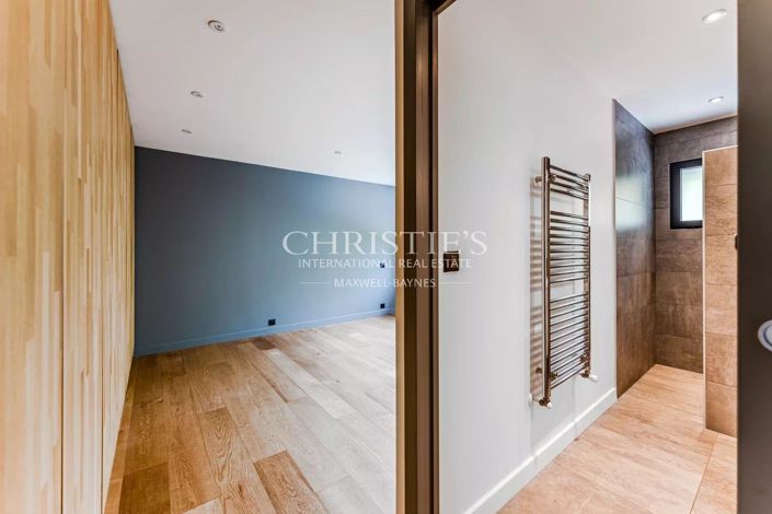 Image No.17-5 Bed House for sale