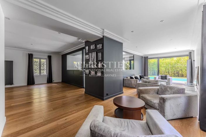 Image No.2-5 Bed House for sale