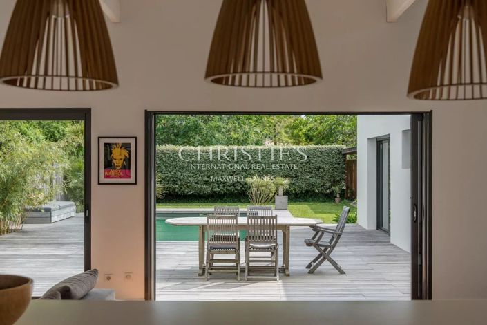 Image No.1-4 Bed House for sale