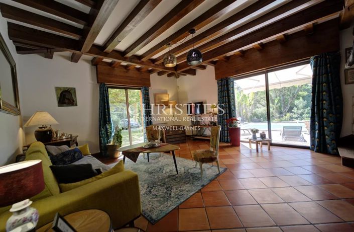 Image No.10-3 Bed House for sale