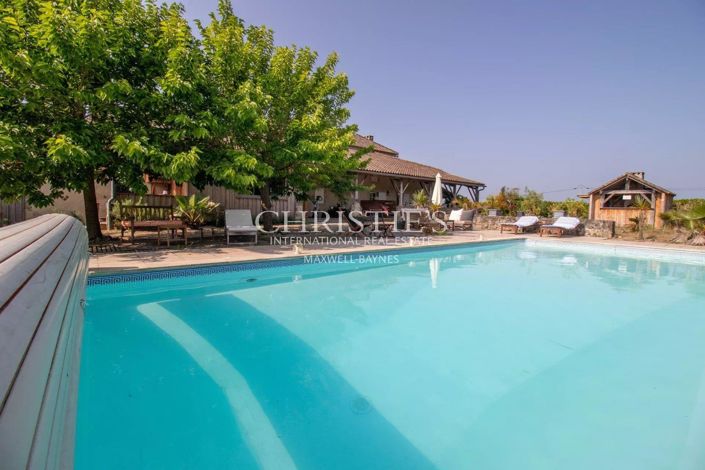 Image No.2-8 Bed House for sale