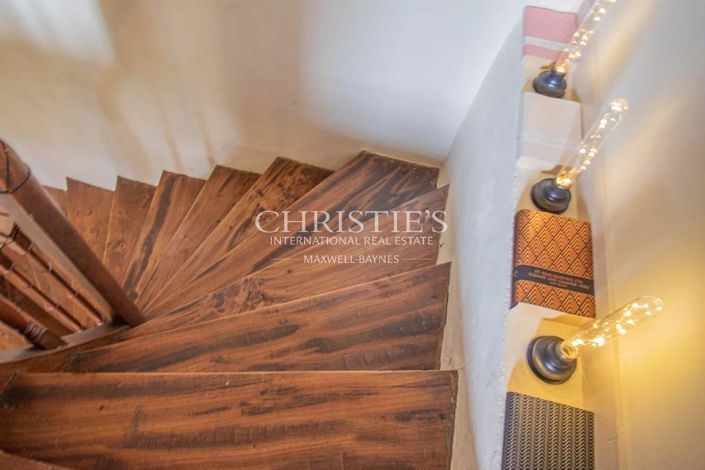 Image No.21-8 Bed House for sale