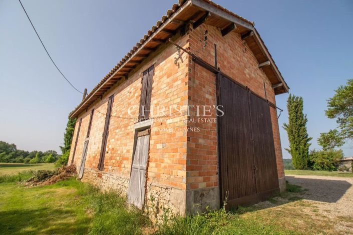 Image No.24-8 Bed House for sale