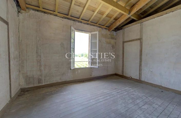 Image No.8-8 Bed House for sale