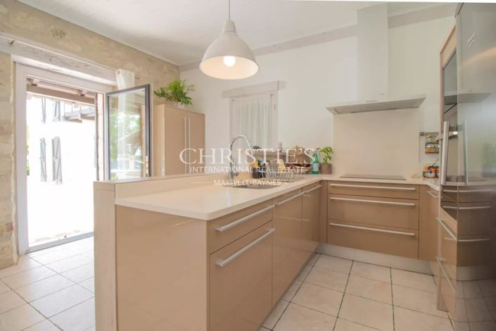 Image No.6-9 Bed House for sale