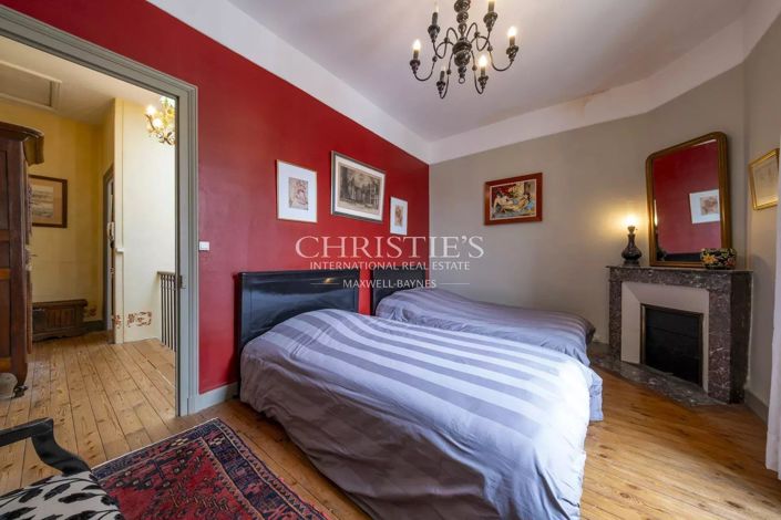 Image No.17-5 Bed House for sale