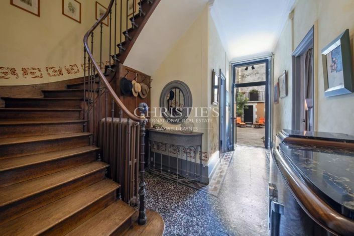 Image No.6-5 Bed House for sale