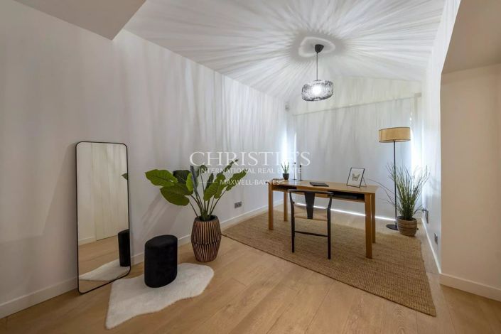 Image No.17-4 Bed Apartment for sale