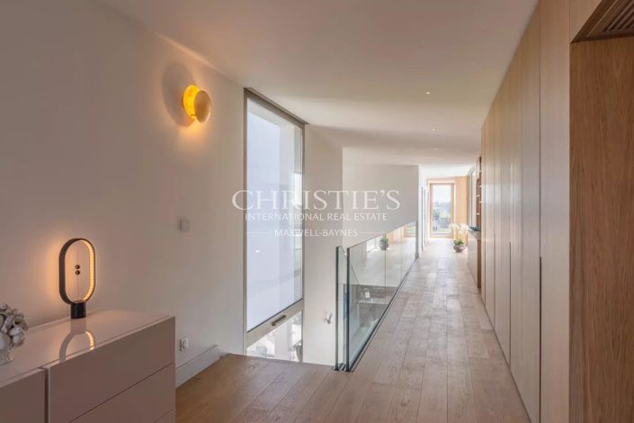 Image No.8-4 Bed House for sale