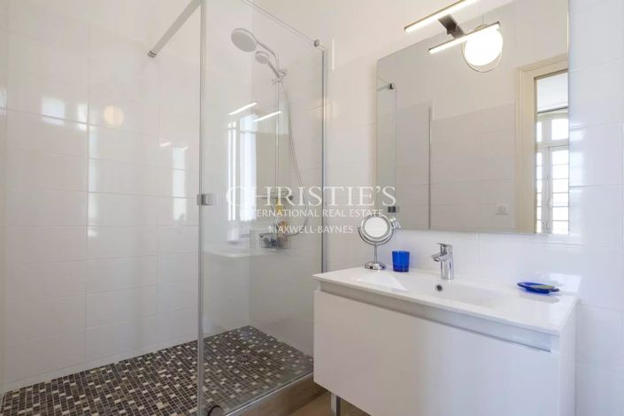 Image No.18-5 Bed House for sale