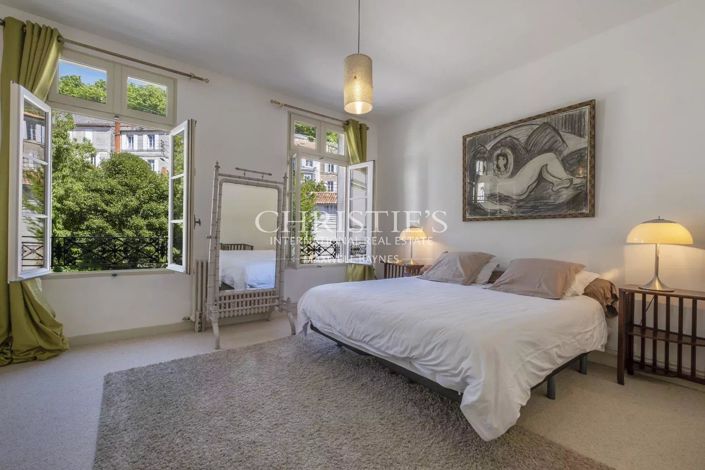 Image No.19-5 Bed House for sale