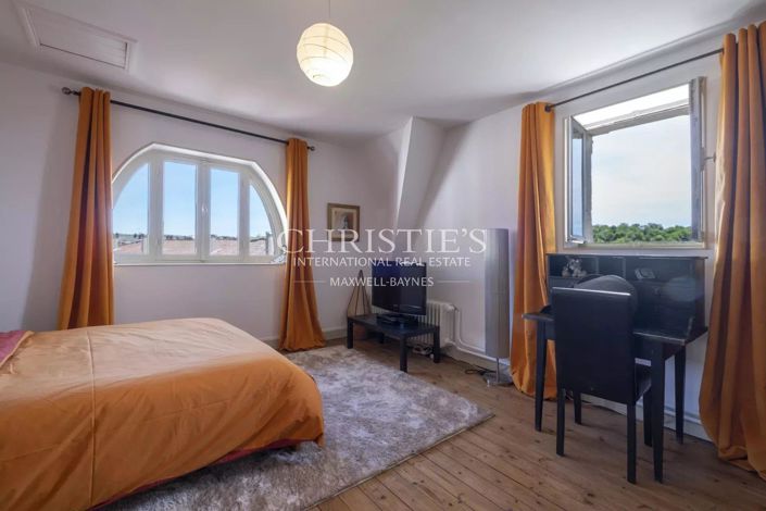 Image No.24-5 Bed House for sale