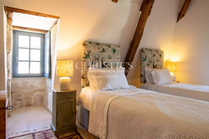 Image No.20-4 Bed House for sale