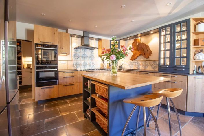 Image No.9-4 Bed House for sale