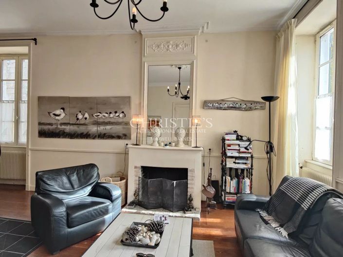 Image No.2-4 Bed House for sale