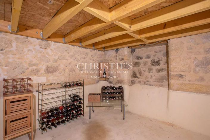 Image No.8-6 Bed House for sale