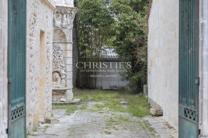 Image No.9-6 Bed House for sale