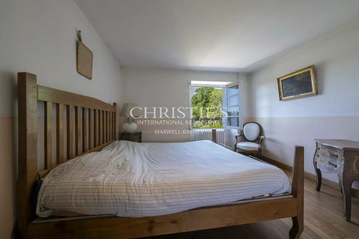 Image No.17-6 Bed House for sale