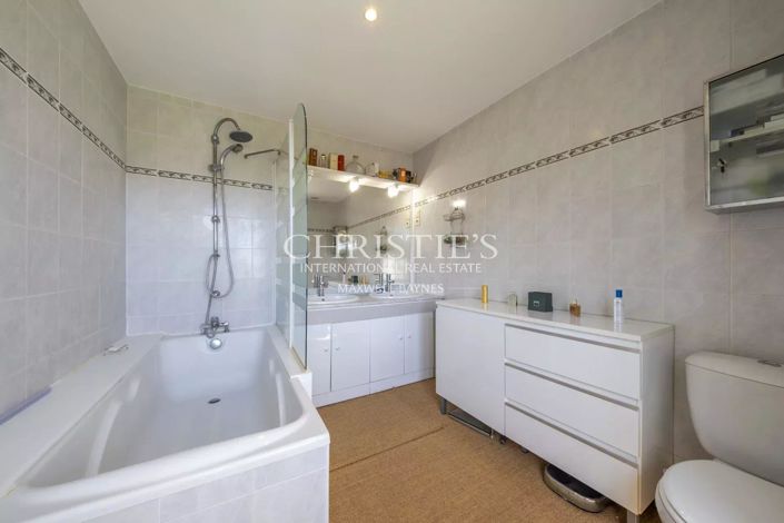 Image No.18-6 Bed House for sale