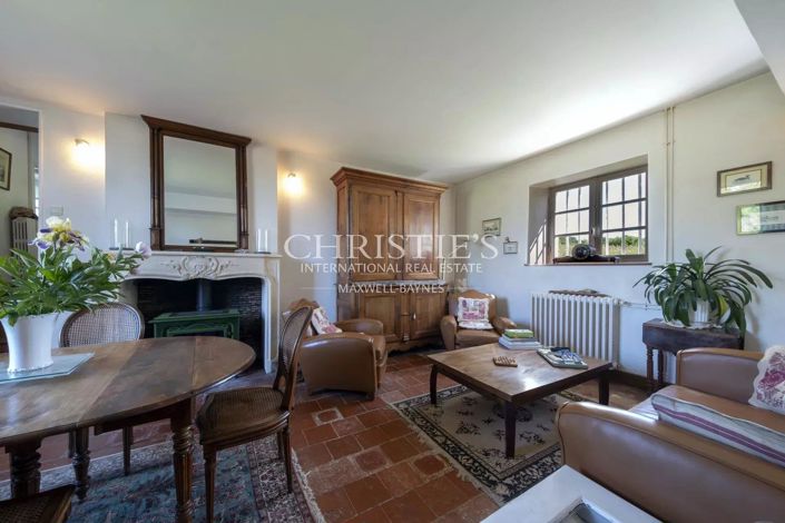 Image No.9-6 Bed House for sale