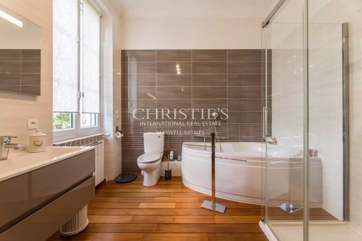 Image No.16-6 Bed House for sale