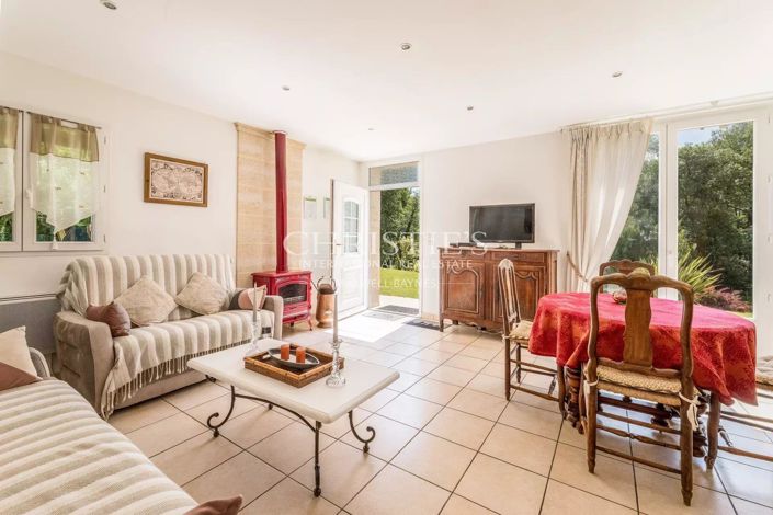 Image No.19-6 Bed House for sale