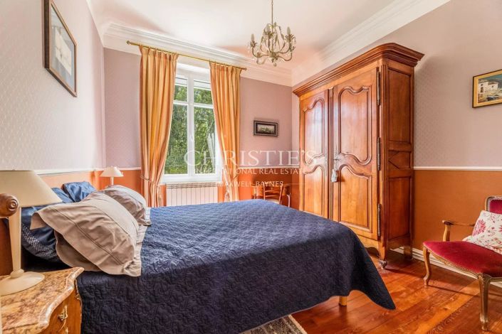 Image No.20-6 Bed House for sale