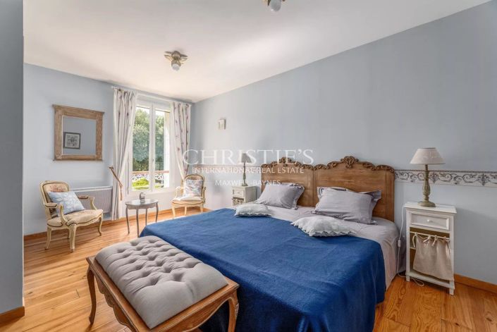 Image No.27-6 Bed House for sale