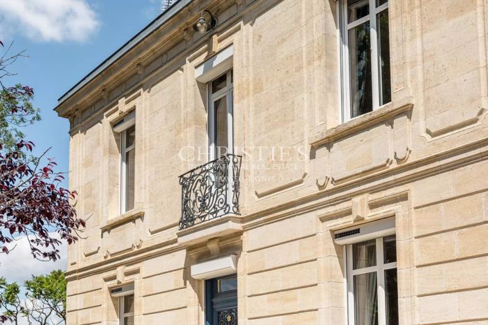 Image No.8-6 Bed House for sale