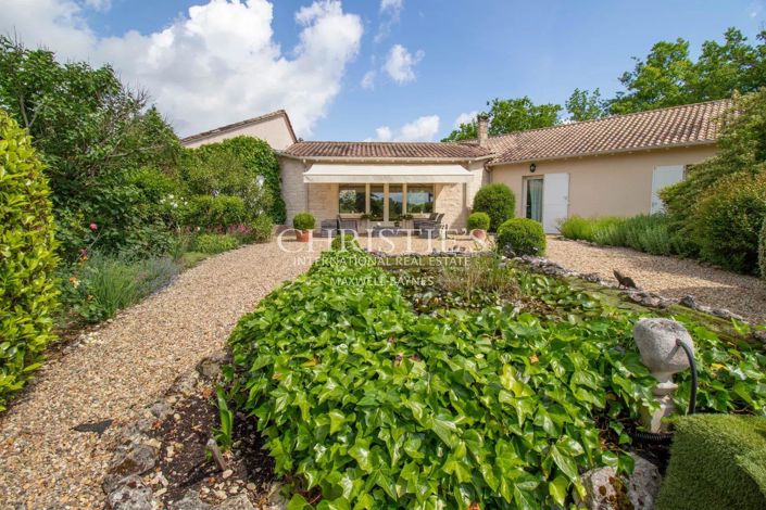 Image No.1-4 Bed House for sale