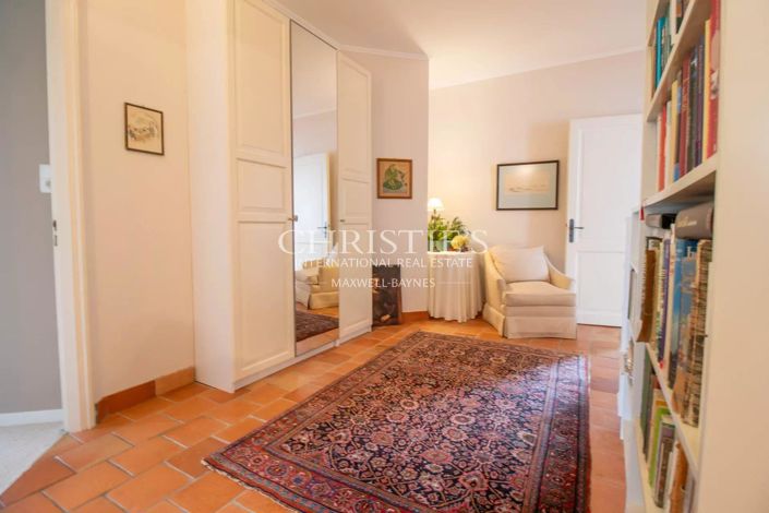 Image No.20-4 Bed House for sale