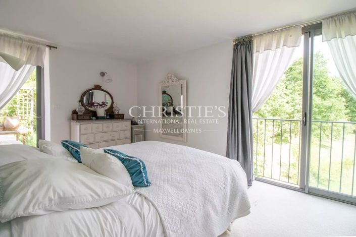 Image No.18-5 Bed House for sale