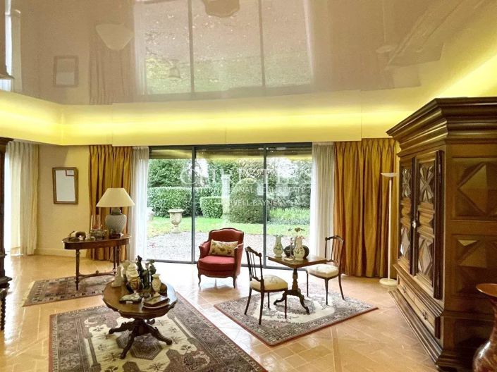 Image No.6-5 Bed House for sale