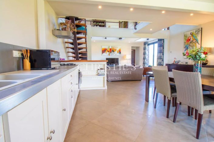 Image No.10-3 Bed House for sale