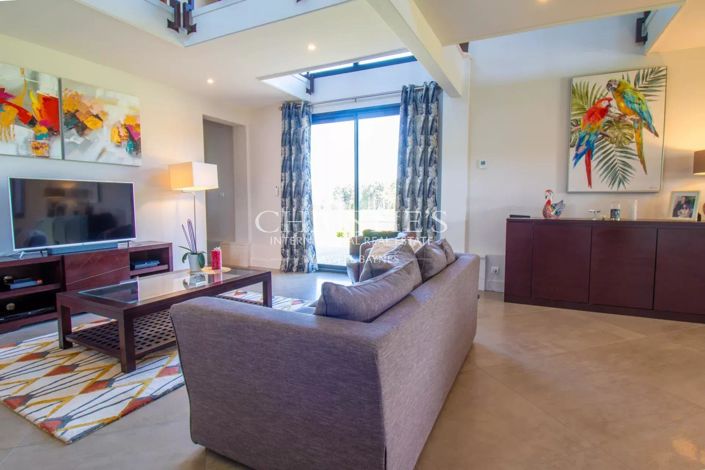 Image No.11-3 Bed House for sale