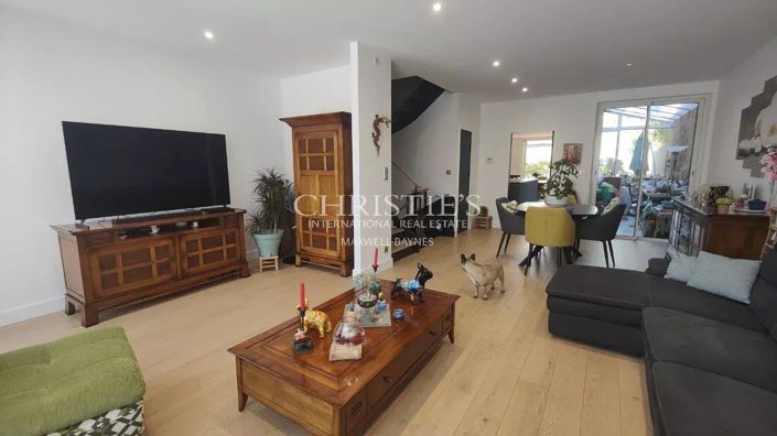 Image No.2-4 Bed House for sale