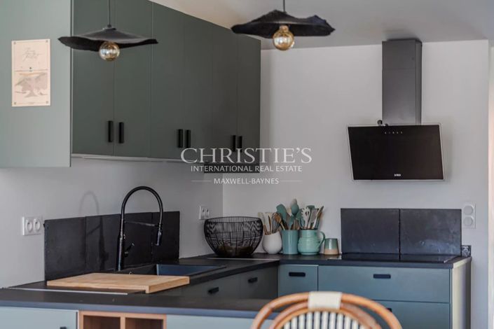 Image No.14-6 Bed House for sale