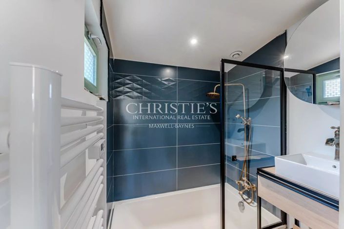 Image No.6-6 Bed House for sale