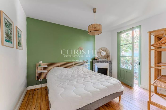 Image No.7-6 Bed House for sale