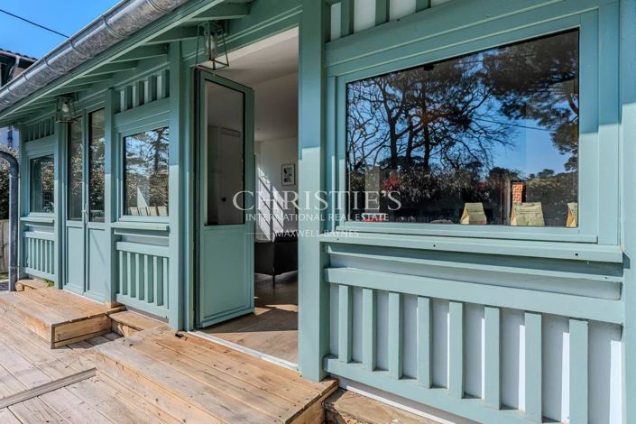 Image No.9-6 Bed House for sale