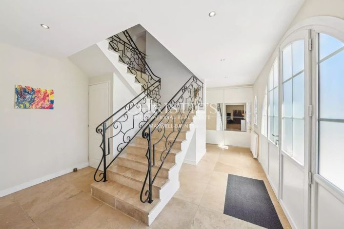 Image No.3-5 Bed House for sale