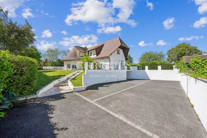 Image No.6-5 Bed House for sale