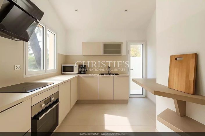 Image No.4-8 Bed House for sale