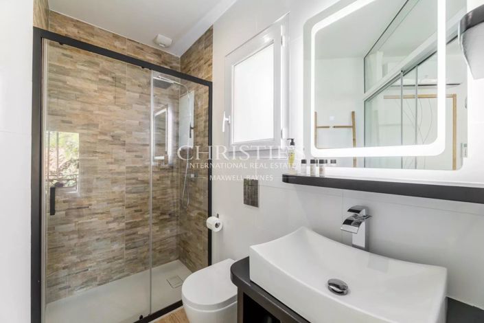 Image No.7-8 Bed House for sale