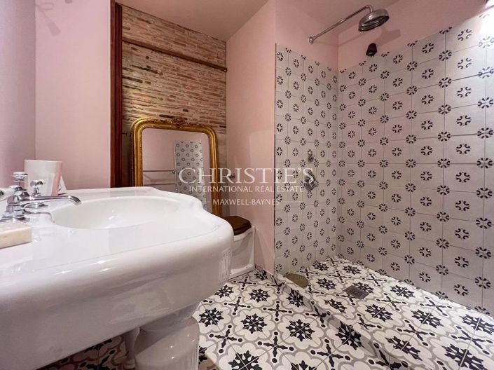 Image No.20-5 Bed House for sale